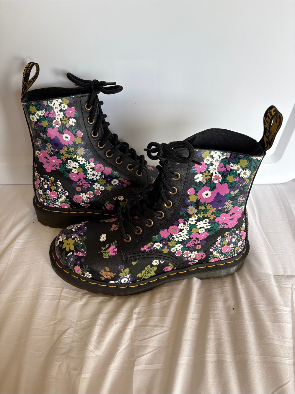 Dr. Martens Pascal Floral 1460 Air Boots – Women’s Size 7 – NWOT - Picture 3 of 10